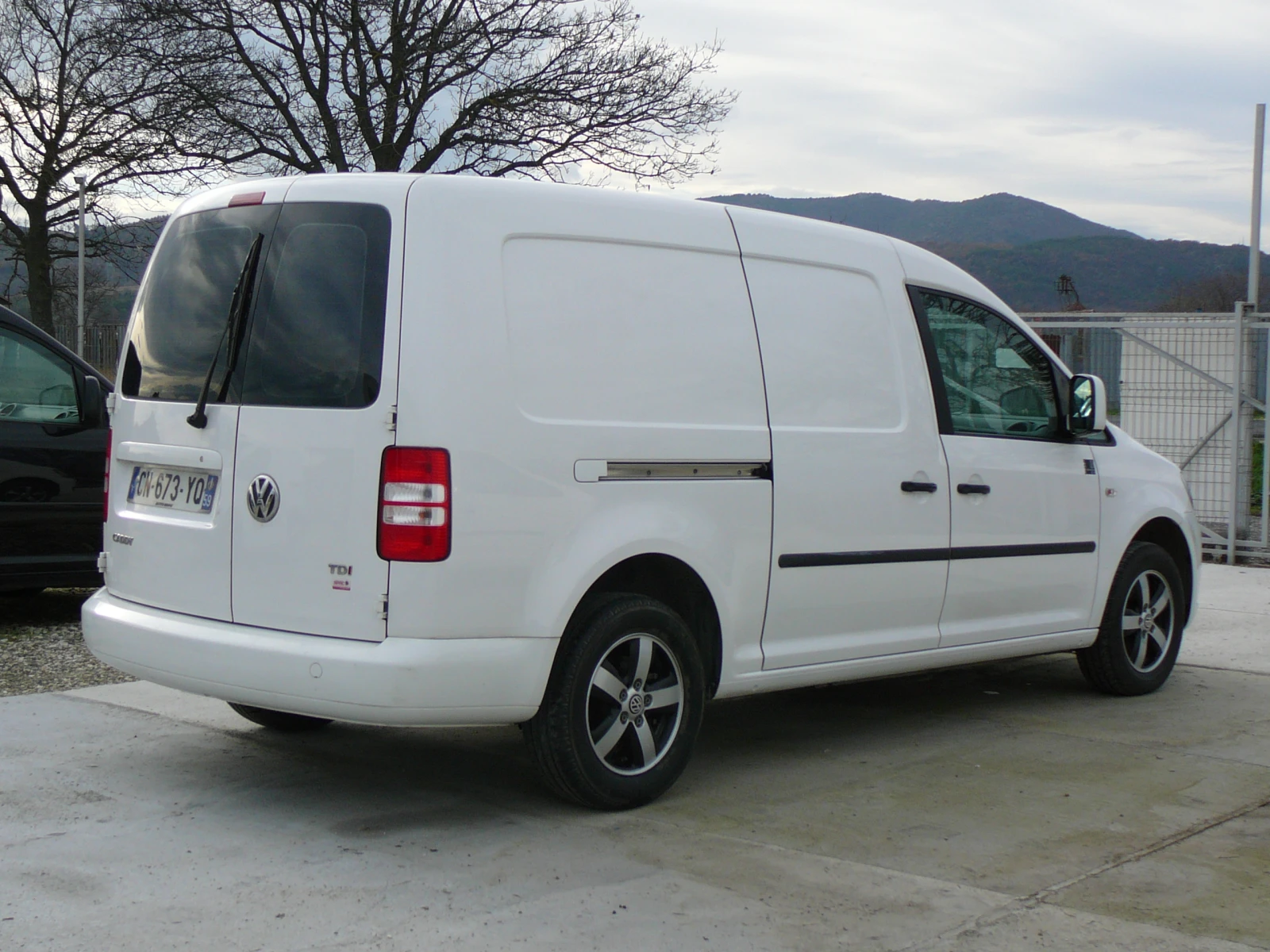 VW Caddy 1.6 tdi MAXI - изображение 6