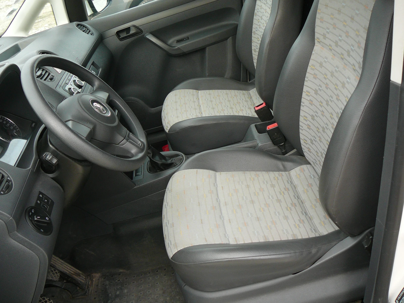 VW Caddy 1.6 tdi MAXI - изображение 7