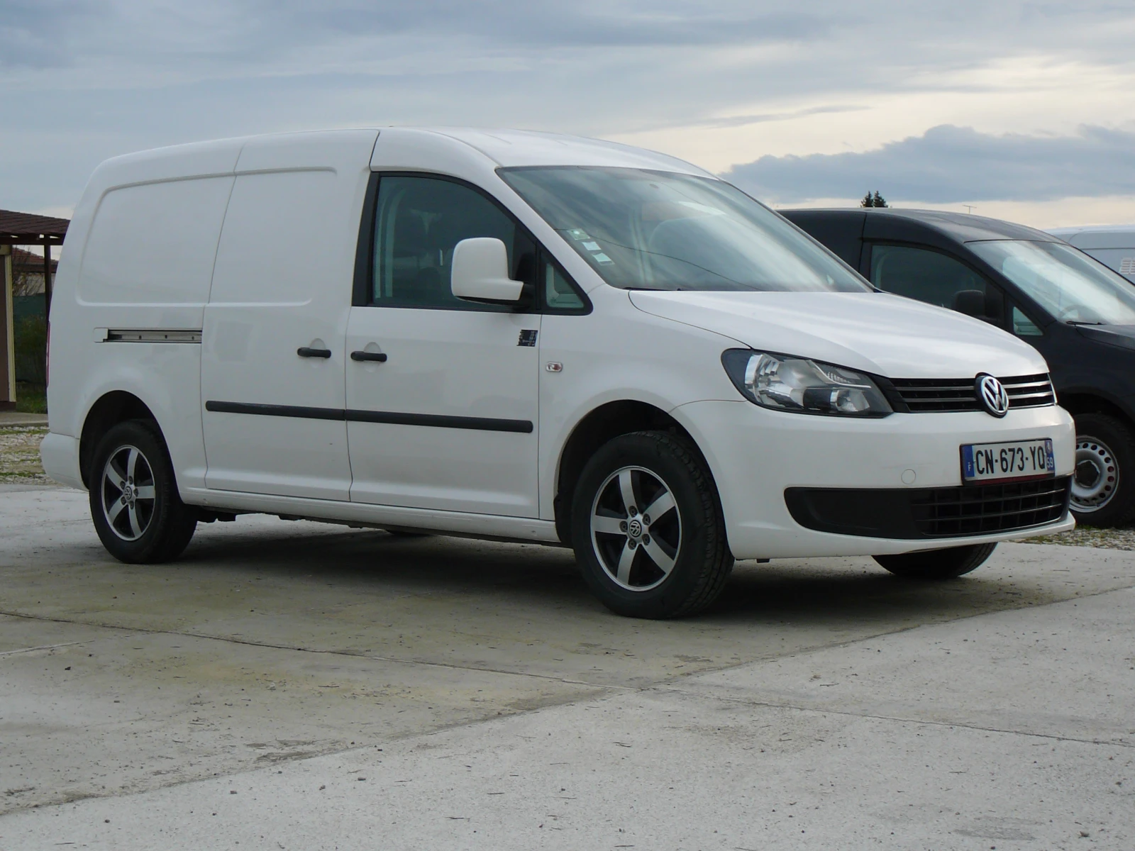 VW Caddy 1.6 tdi MAXI - изображение 2