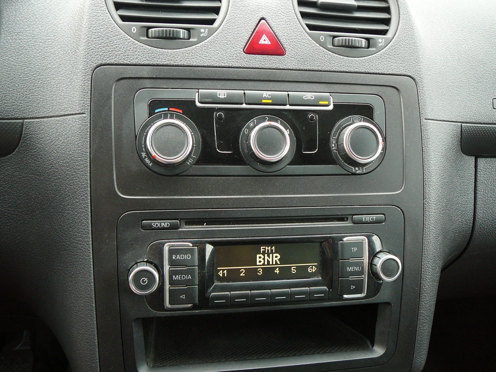 VW Caddy 1.6 tdi MAXI - изображение 10