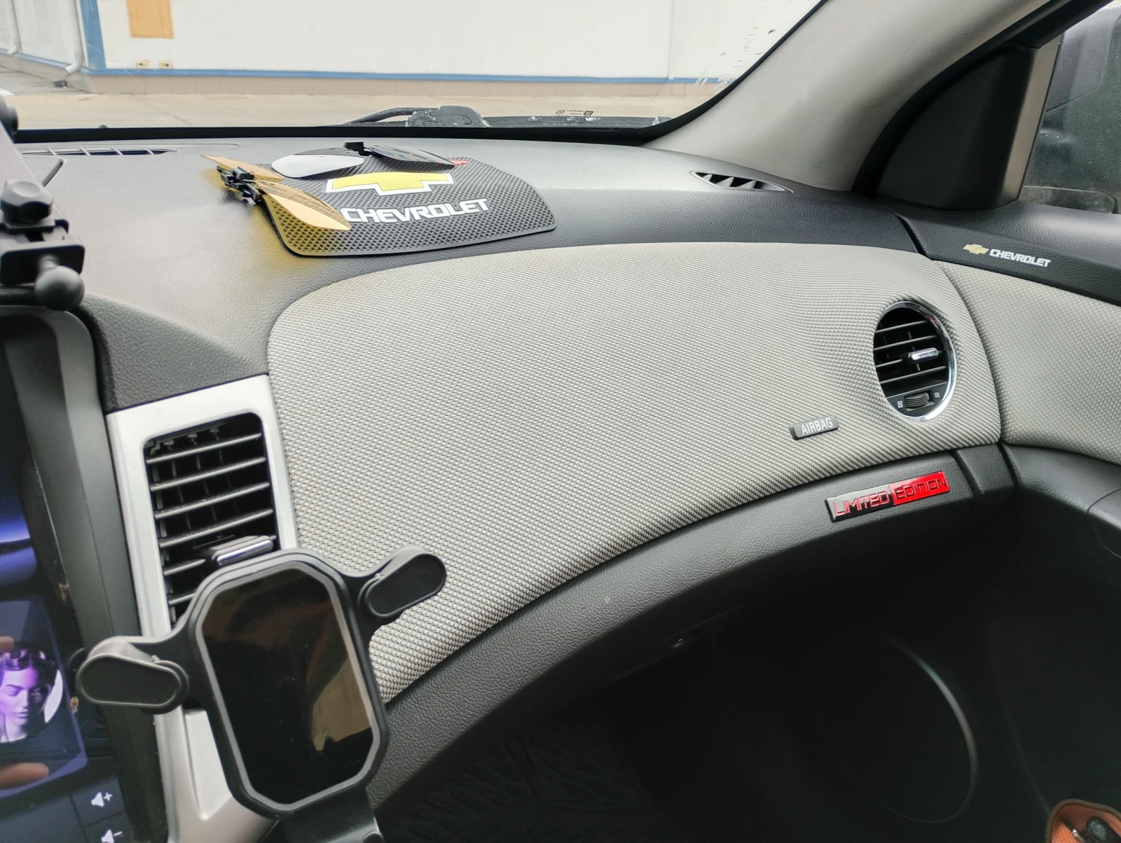 Chevrolet Cruze Климатроник, Мултимедия тип Тесла, снимка 5 - Автомобили и джипове - 53725042