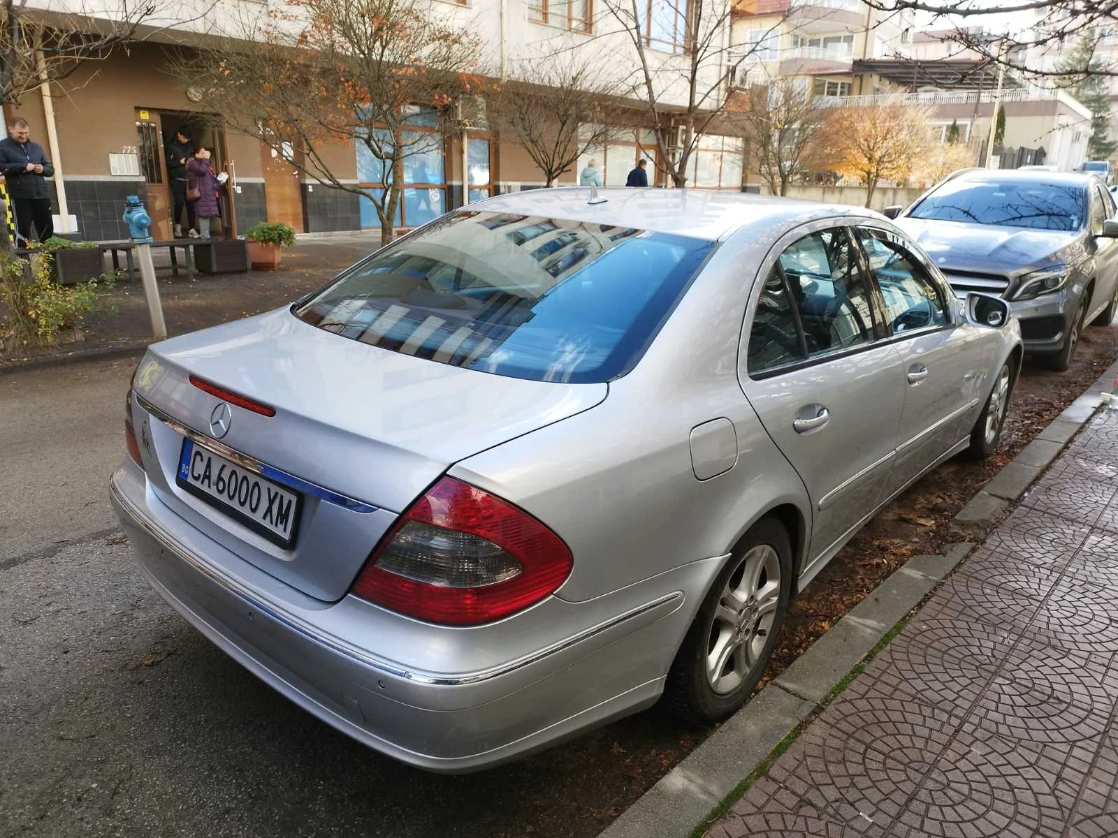 Mercedes-Benz E 220, снимка 5 - Автомобили и джипове - 53837646