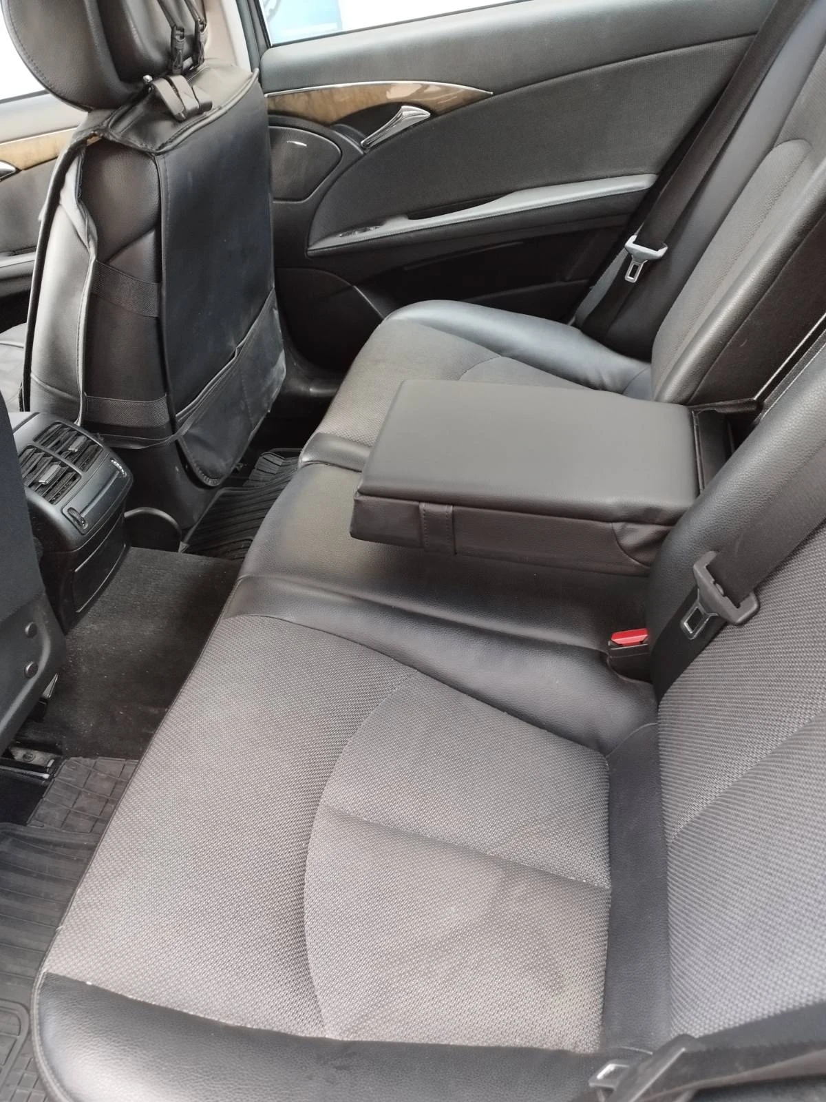 Mercedes-Benz E 220, снимка 9 - Автомобили и джипове - 53837646