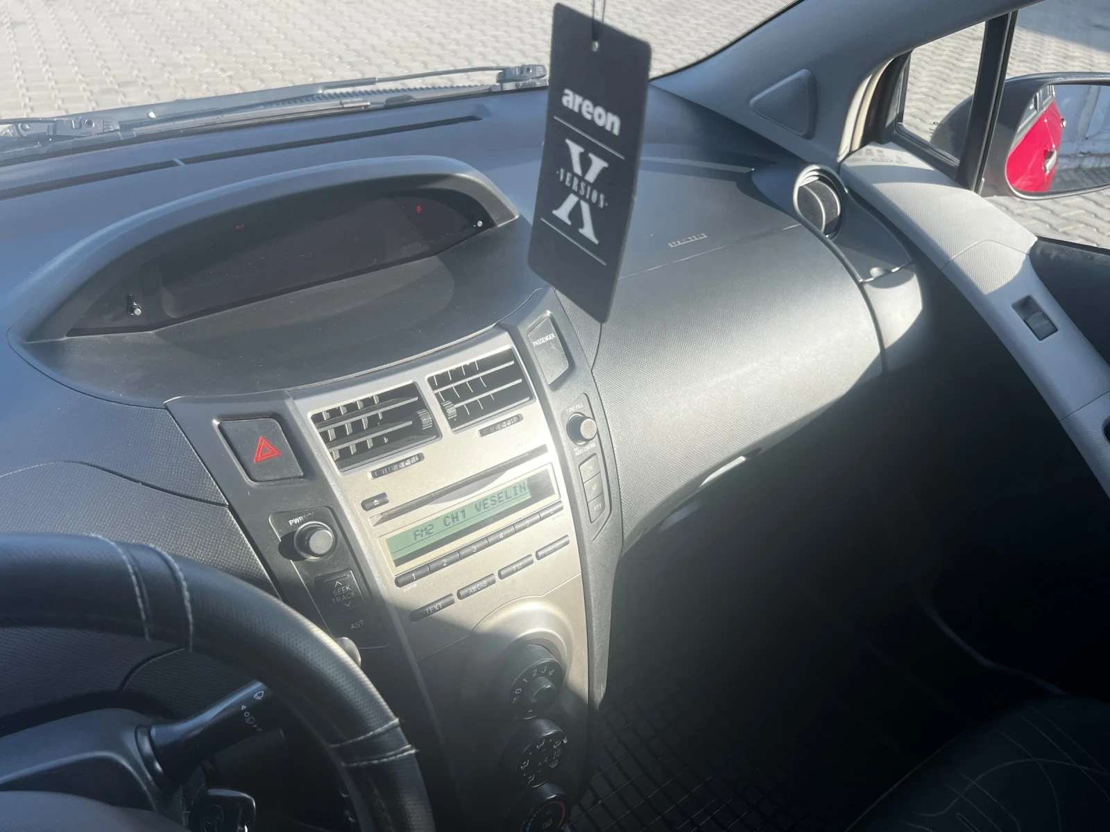 Toyota Yaris 1.33, снимка 7 - Автомобили и джипове - 53892336