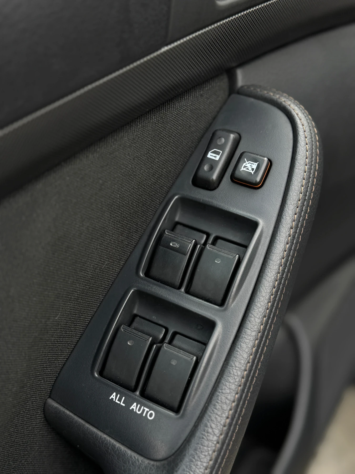 Toyota Avensis 1.8 VVT-i SOL Комби | Климатроник | 147 000 км, снимка 15 - Автомобили и джипове - 54073230