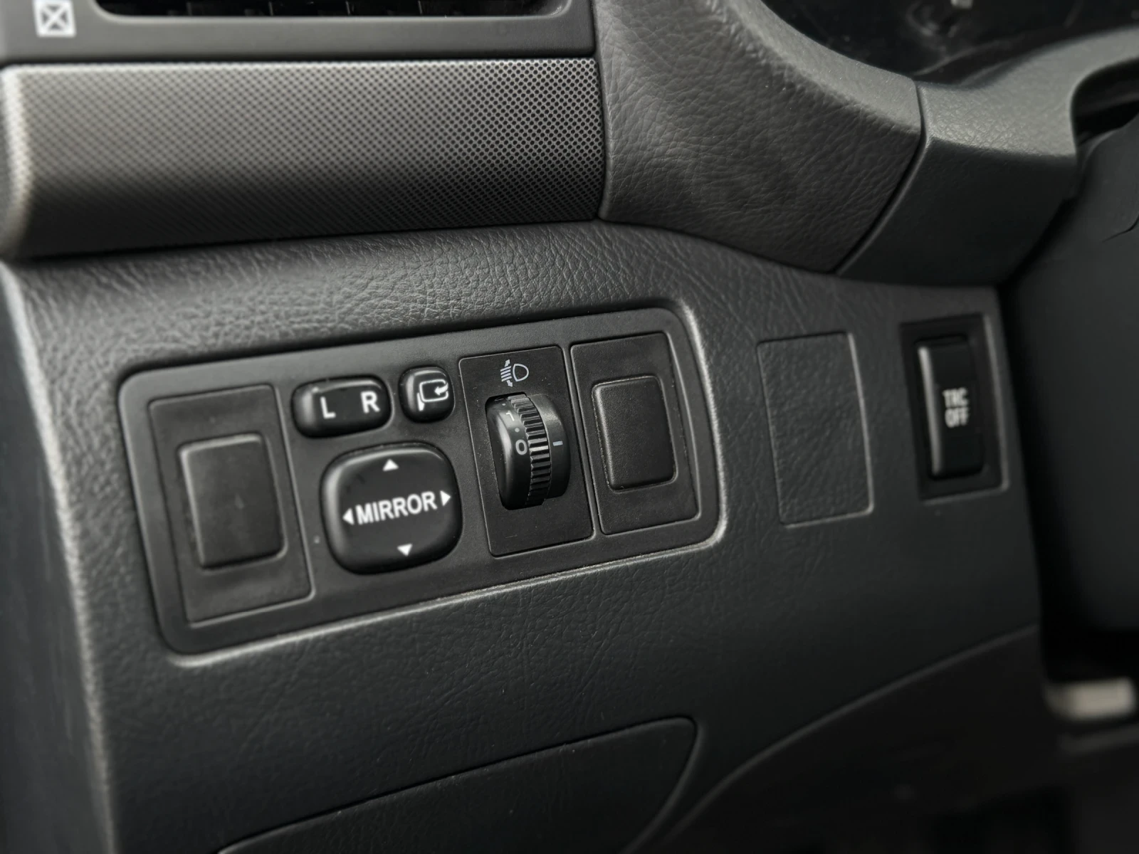 Toyota Avensis 1.8 VVT-i SOL Комби | Климатроник | 147 000 км, снимка 16 - Автомобили и джипове - 54073230