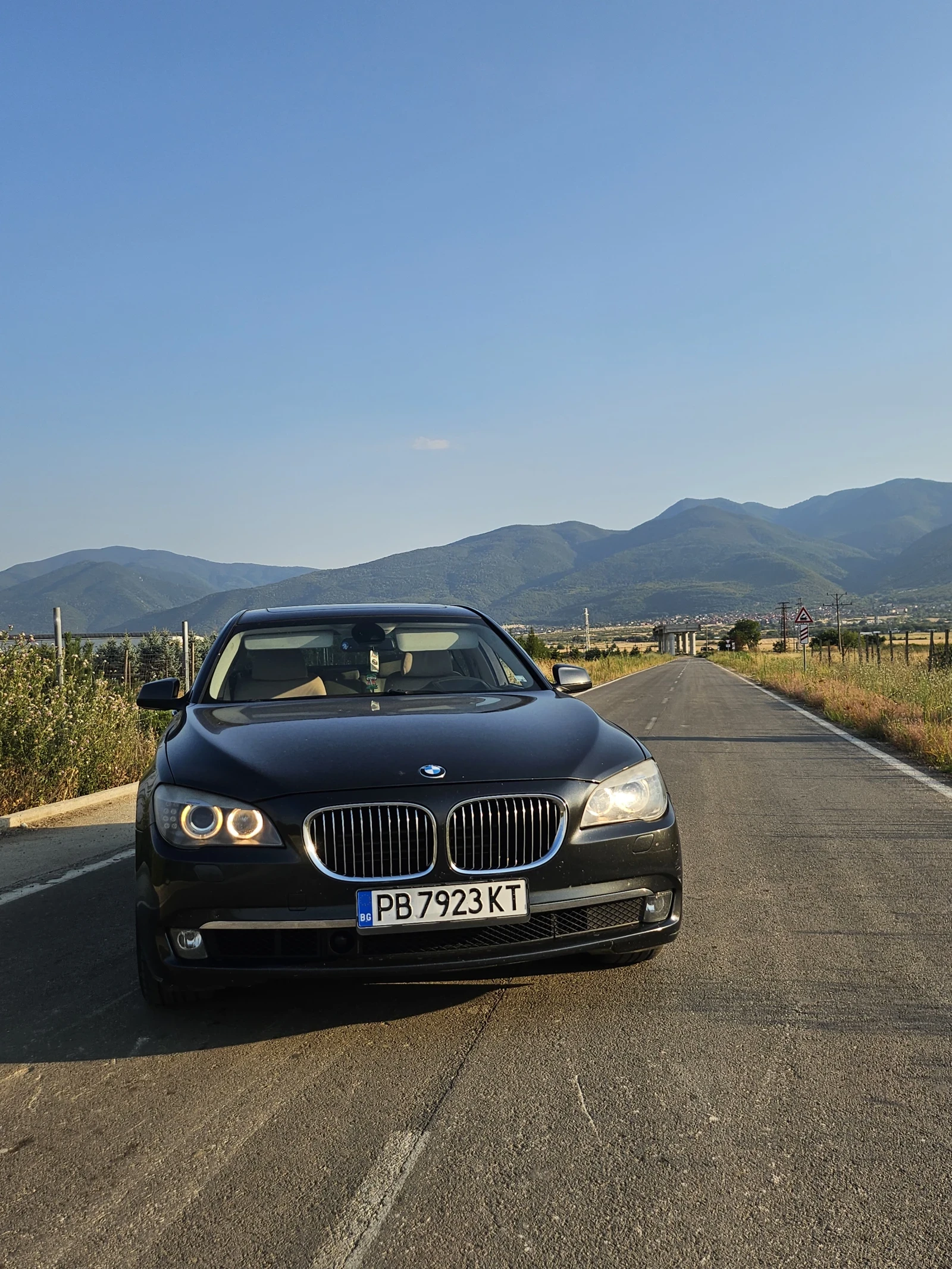 BMW 750, снимка 8 - Автомобили и джипове - 55604242