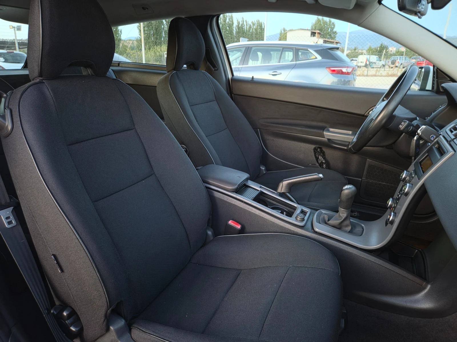Volvo C30 1.6DIESEL CUPE, снимка 17 - Автомобили и джипове - 56346705