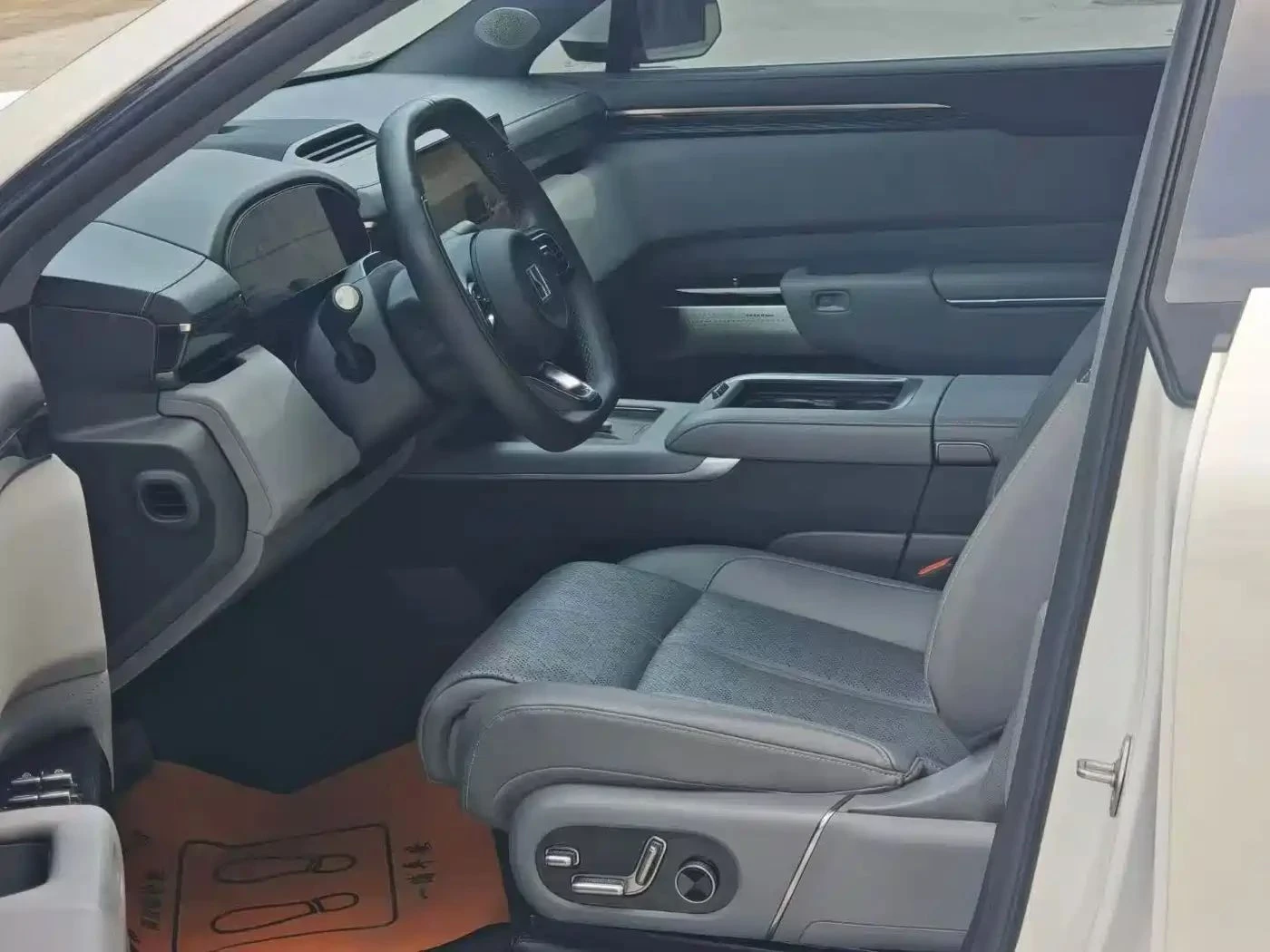 Zeekr 7X, снимка 8 - Автомобили и джипове - 56711095