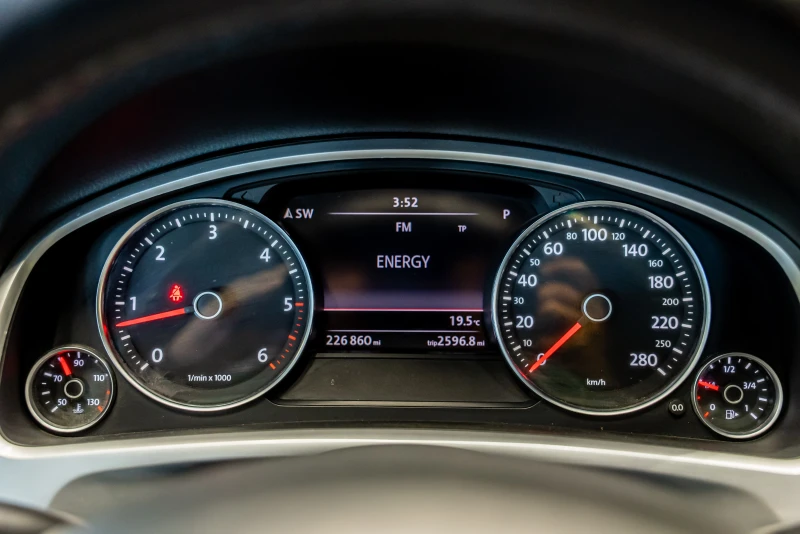 VW Touareg 3.0 TDI, снимка 17 - Автомобили и джипове - 52197203