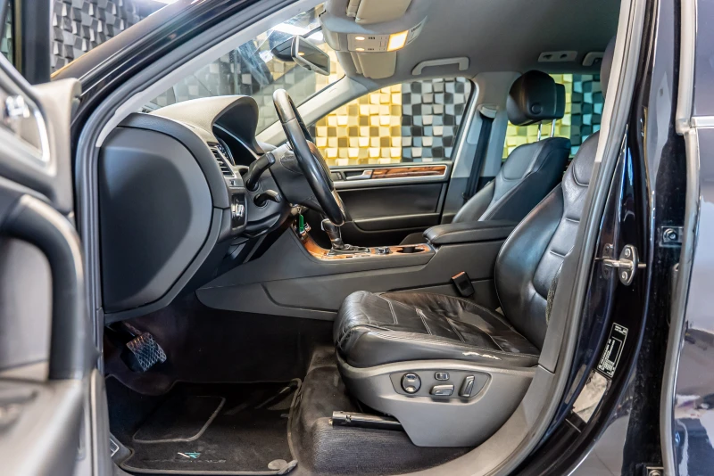 VW Touareg 3.0 TDI, снимка 11 - Автомобили и джипове - 52197203