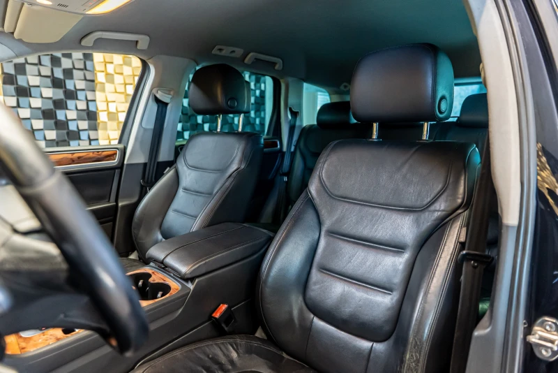 VW Touareg 3.0 TDI, снимка 12 - Автомобили и джипове - 52197203