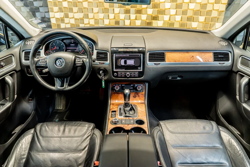VW Touareg 3.0 TDI, снимка 16 - Автомобили и джипове - 52197203