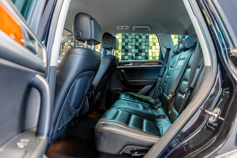 VW Touareg 3.0 TDI, снимка 13 - Автомобили и джипове - 52197203