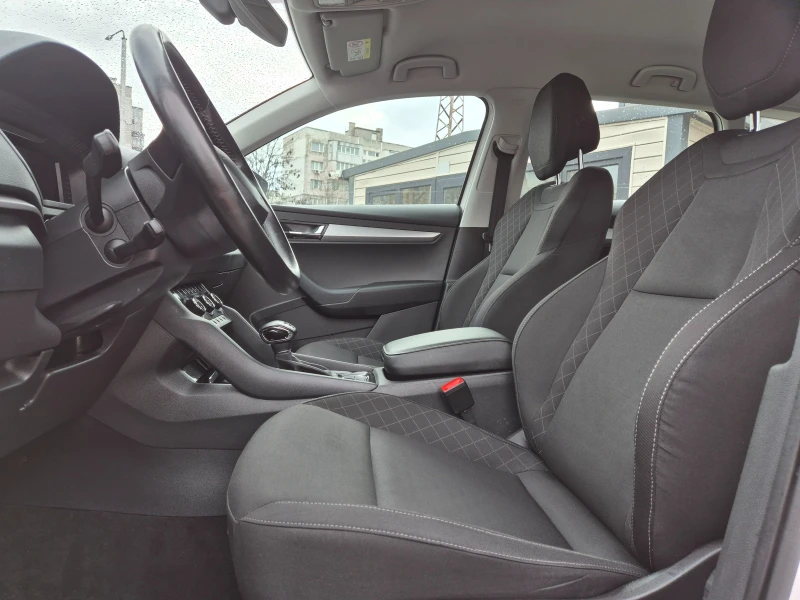 Skoda Karoq 2.0 TDI -AVTOMAT-4x4-KEYLESS-DISTRONIK-DIGITAL, снимка 9 - Автомобили и джипове - 52989550
