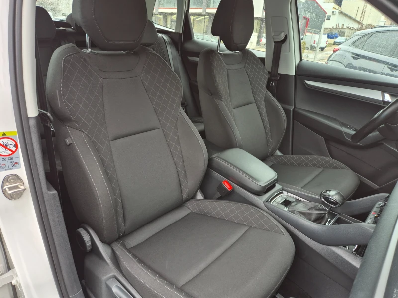 Skoda Karoq 2.0 TDI -AVTOMAT-4x4-KEYLESS-DISTRONIK-DIGITAL, снимка 12 - Автомобили и джипове - 52989550
