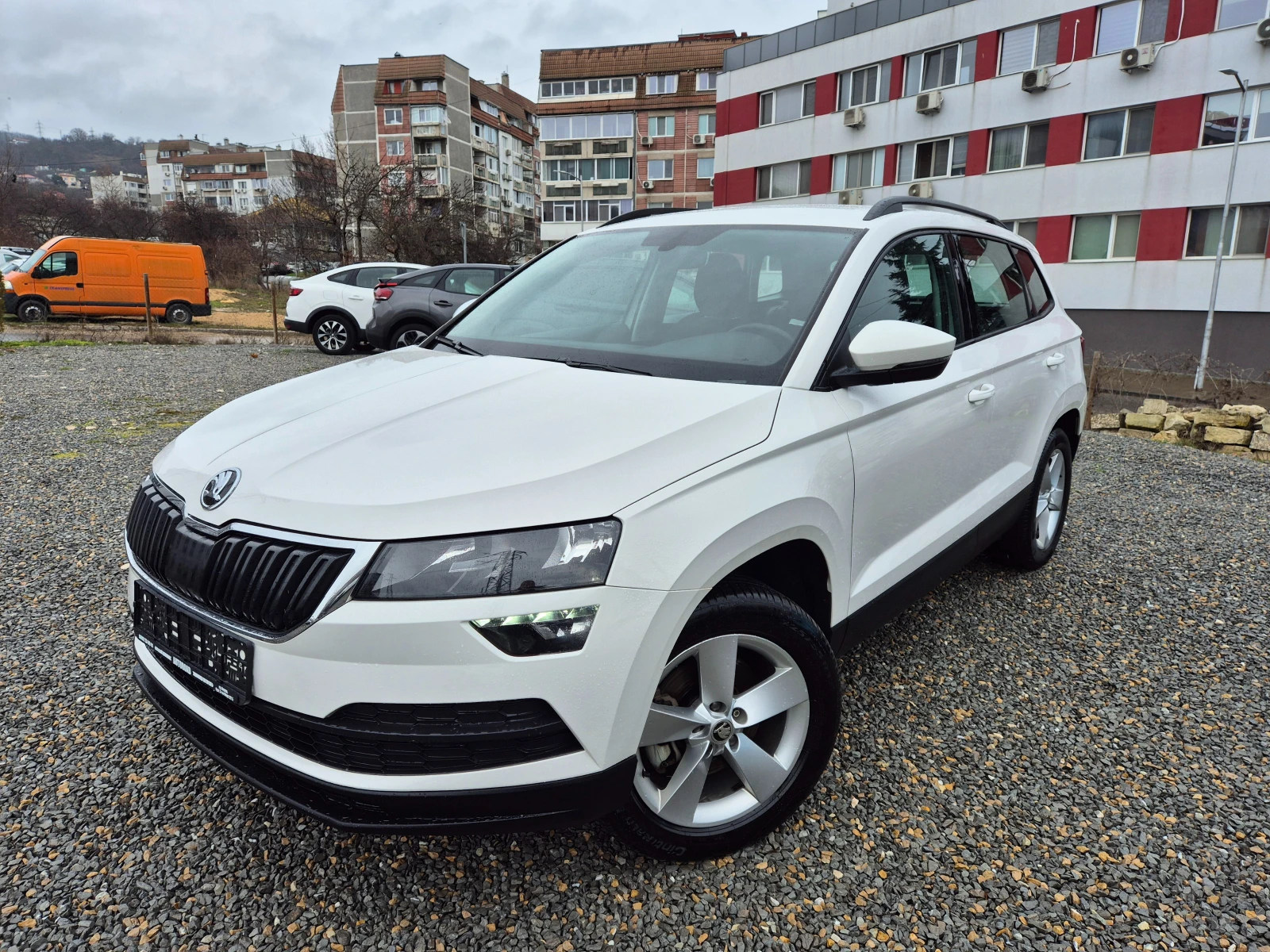 Skoda Karoq 2.0 TDI -AVTOMAT-4x4-KEYLESS-DISTRONIK-DIGITAL, снимка 1