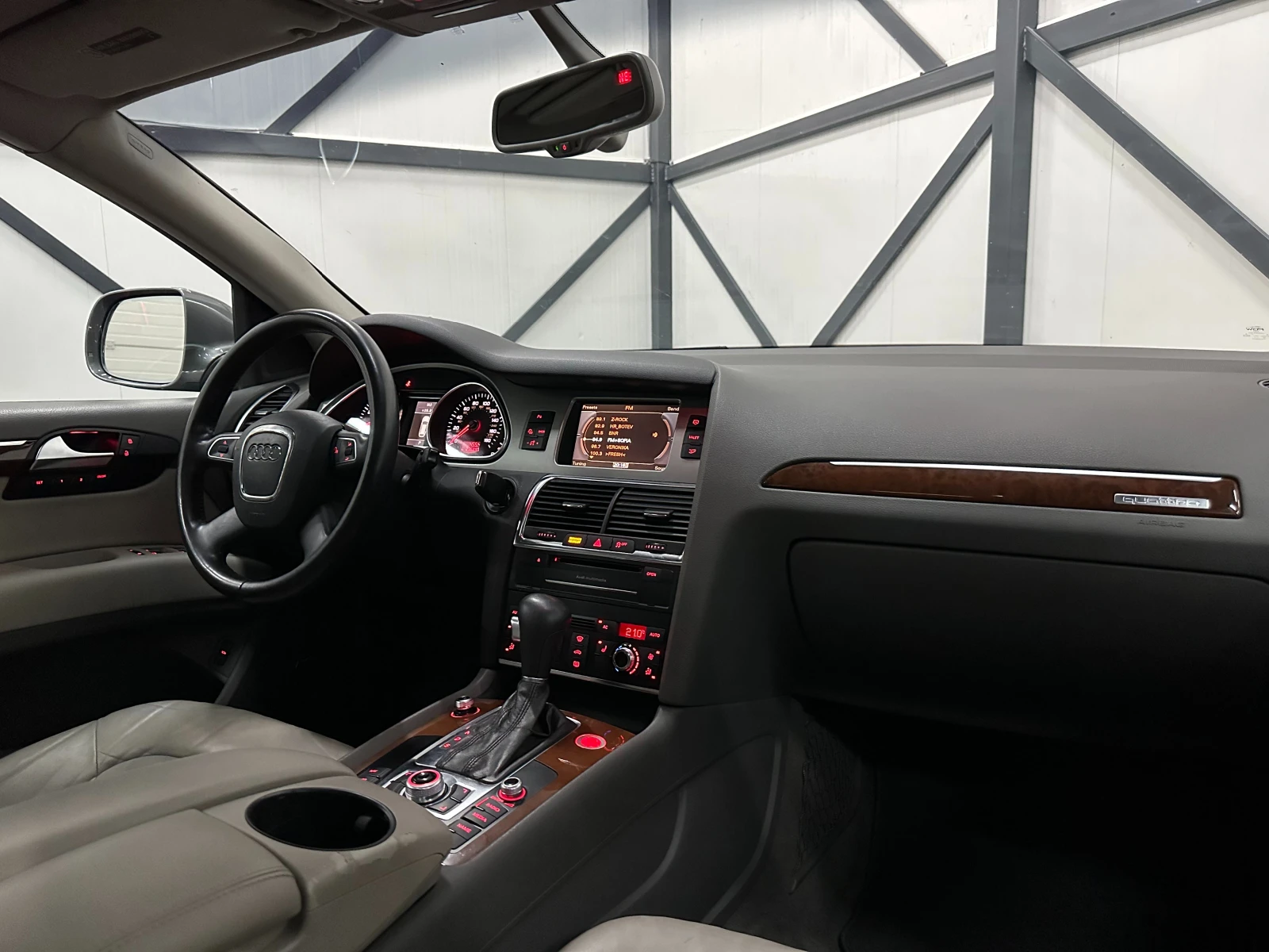 Audi Q7 * FACE* QUATTRO* 7 МЕСТЕН* 333* ПОДГРЕВ* ПАНОРАМА*, снимка 9 - Автомобили и джипове - 46592387
