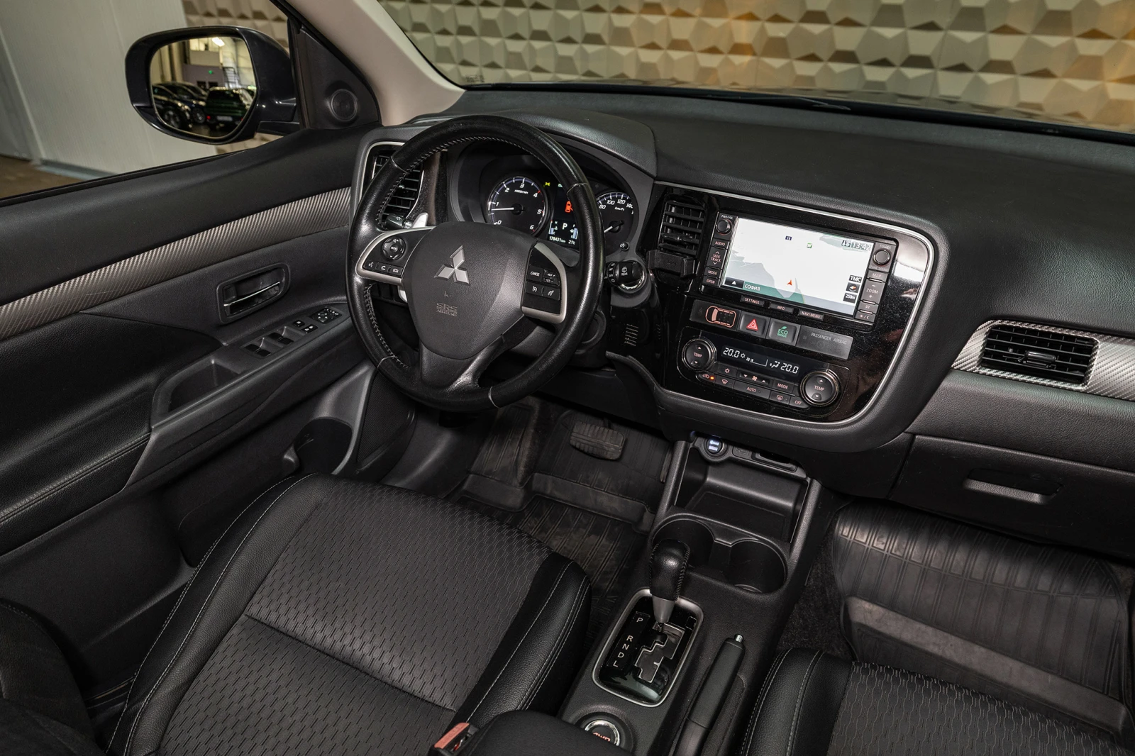 Mitsubishi Outlander | 2.0 DI-D | 4×4| Автоматик| Гаранция| 7cars, снимка 11 - Автомобили и джипове - 55650656