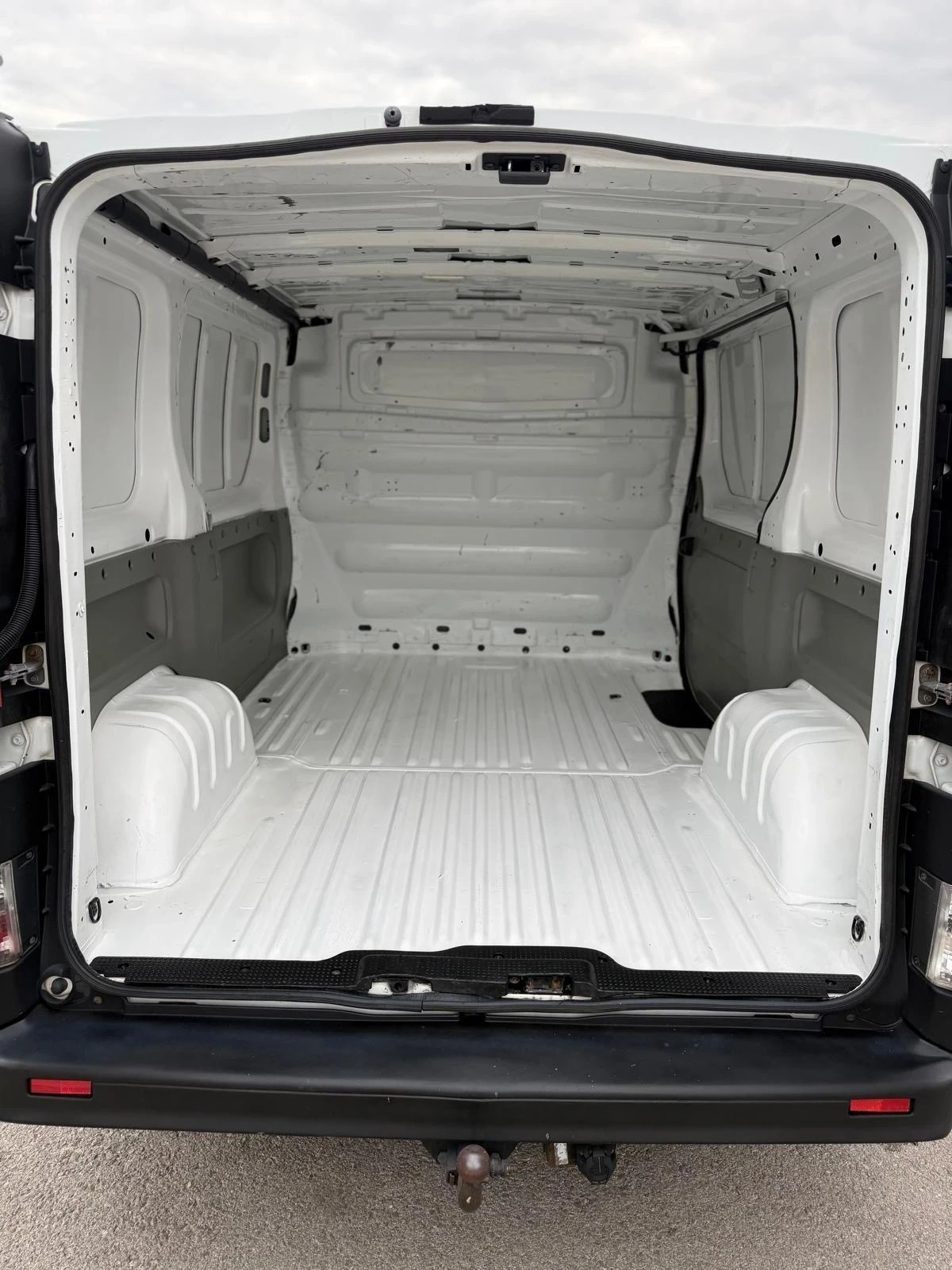 Renault Trafic 2.0dCi, снимка 13 - Бусове и автобуси - 56144521