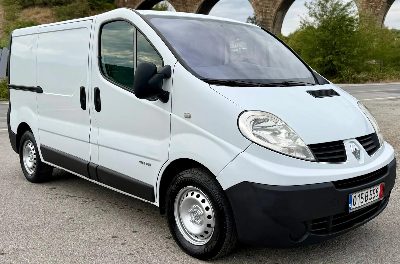 Renault Trafic 2.0dCi, снимка 2 - Бусове и автобуси - 56144521