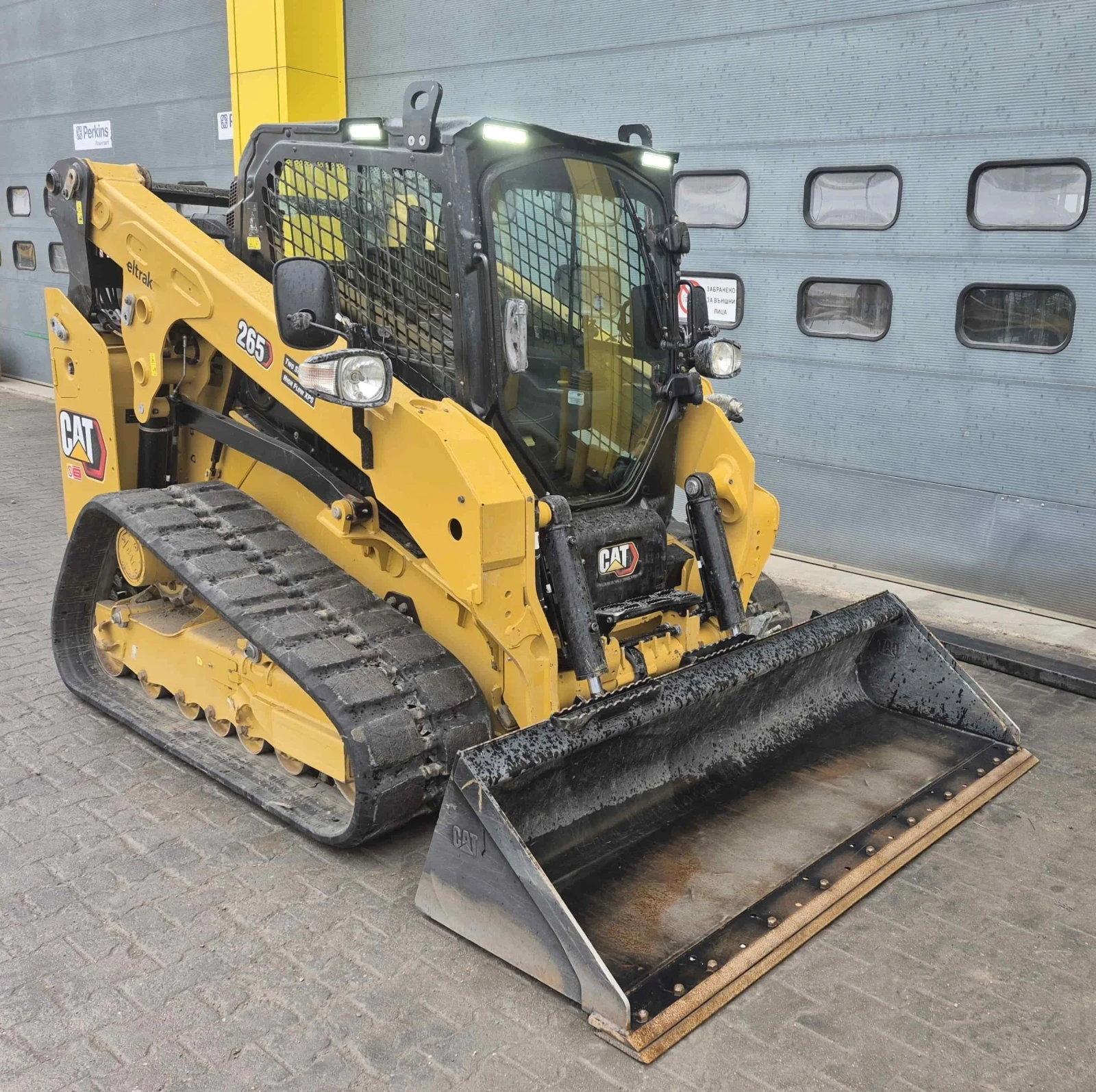 Мини челни товарачи Cat 265 | Auto.bg — изображение 1