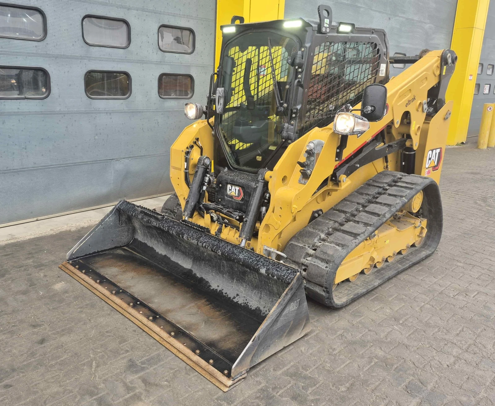 Мини челни товарачи Cat 265, снимка 2 - Индустриална техника - 53959800