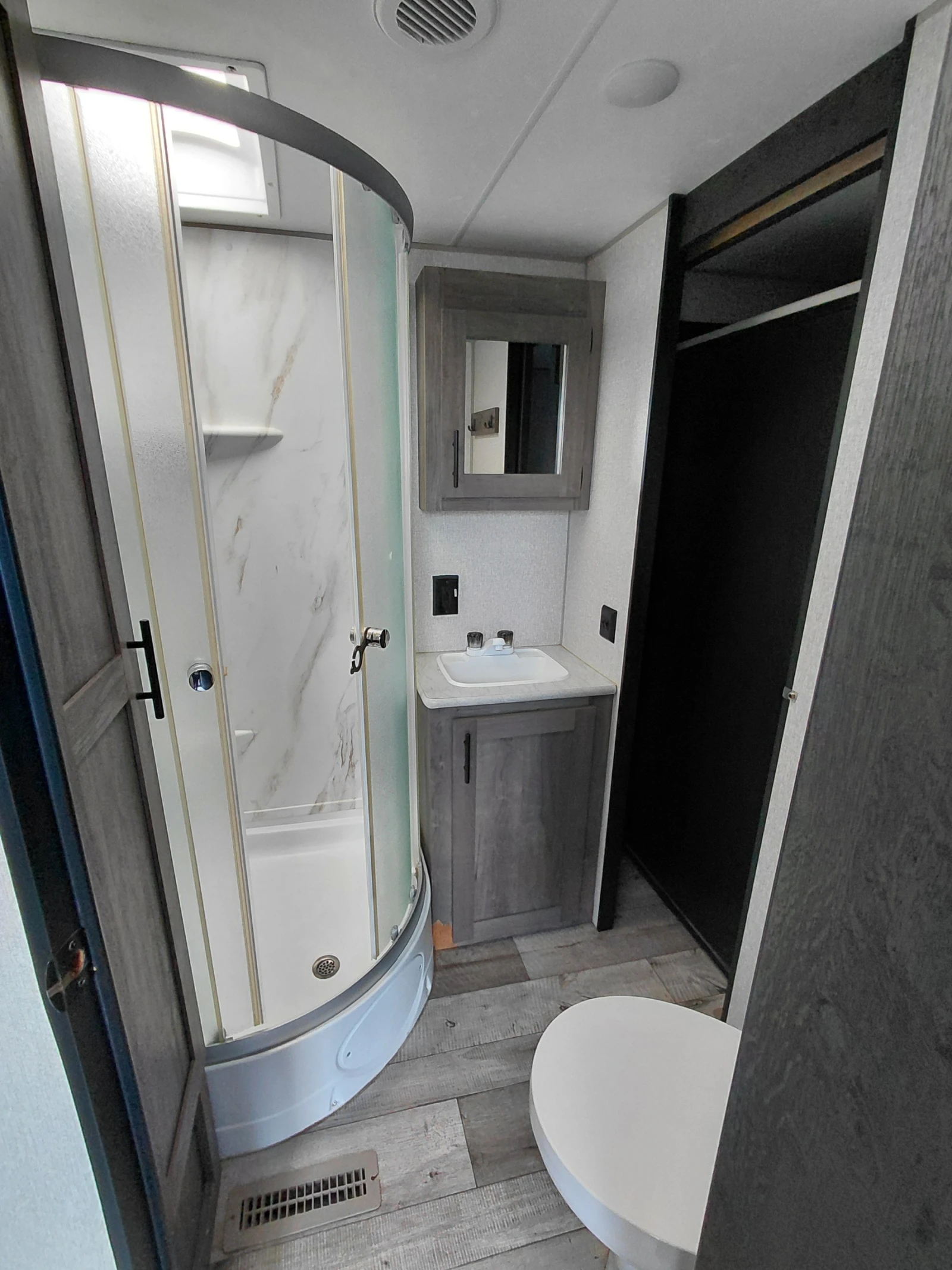 Каравана Sprite, снимка 10 - Каравани и кемпери - 54042984