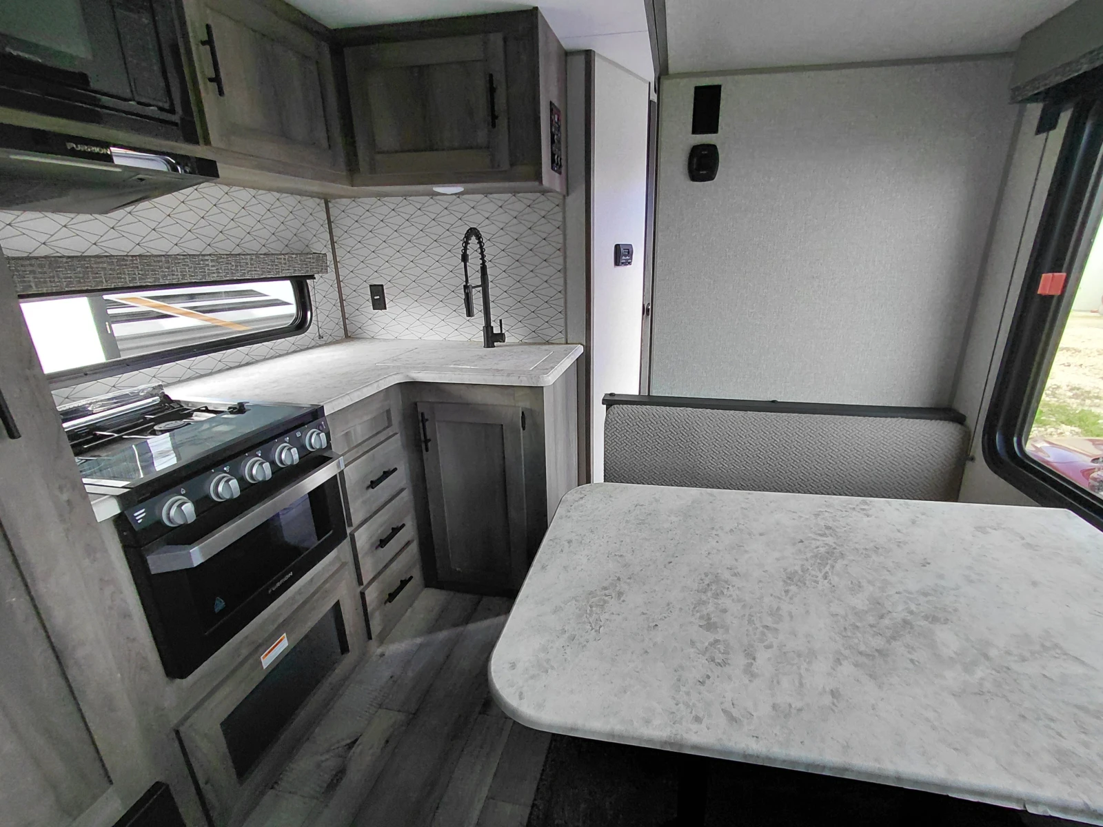 Каравана Sprite, снимка 5 - Каравани и кемпери - 54042984