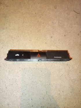 Бутон Аварийни светлини Тойота Корола Версо , снимка 1