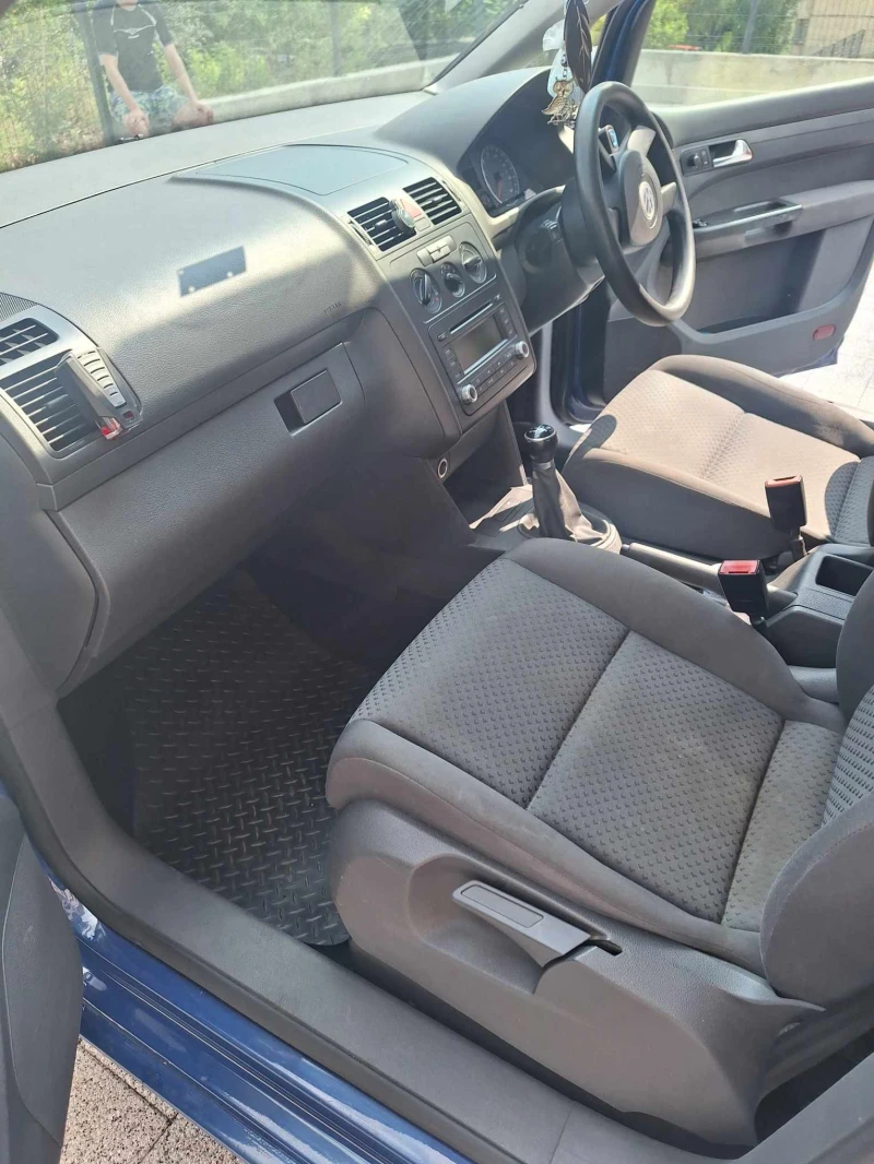 VW Touran 1.6, снимка 4 - Автомобили и джипове - 47393935