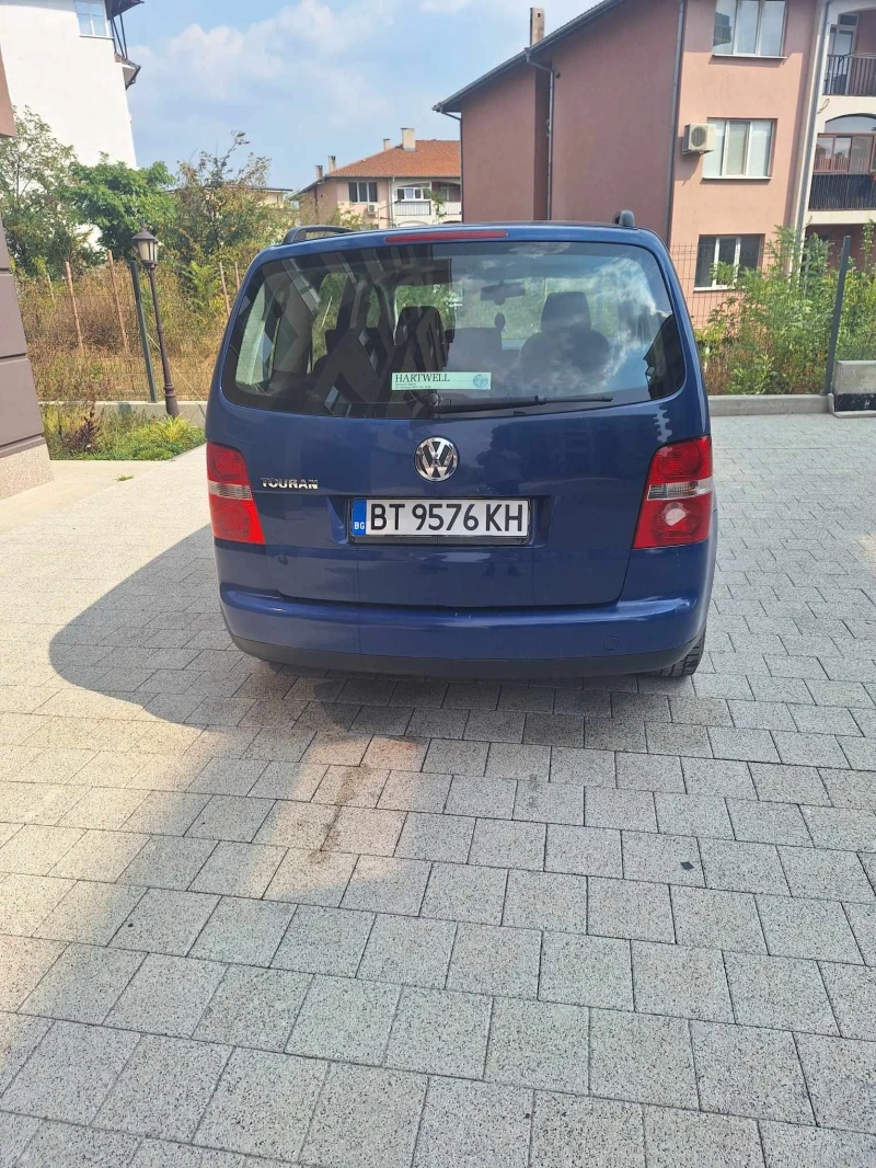 VW Touran 1.6, снимка 2 - Автомобили и джипове - 47393935