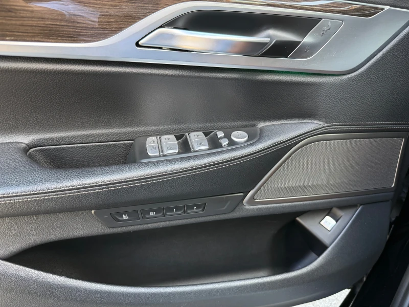 BMW 740 i M/xdrive/Shadow, снимка 4 - Автомобили и джипове - 51435545