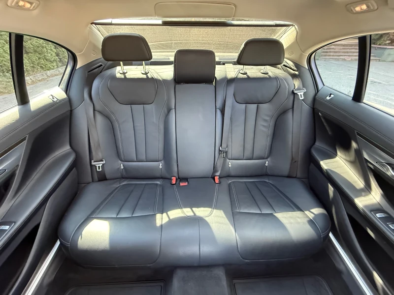 BMW 740 i M/xdrive/Shadow, снимка 10 - Автомобили и джипове - 51435545