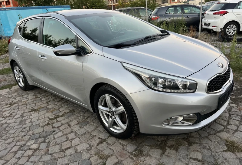 Kia Ceed 1.6 CRDi//128Кс//Авкоматик//Дигитално табло, снимка 2 - Автомобили и джипове - 51637297