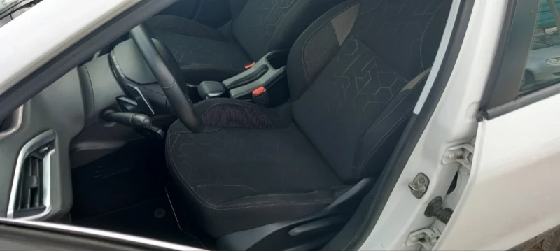 Peugeot 2008, снимка 8 - Автомобили и джипове - 52799120