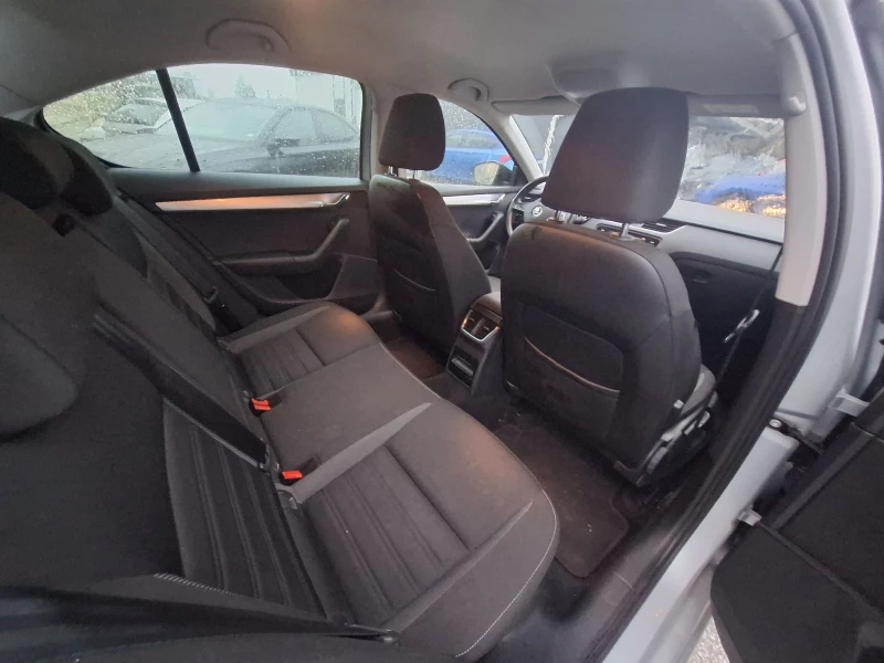 Skoda Octavia 1.5 TSI / 7 DSG, снимка 10 - Автомобили и джипове - 52569083