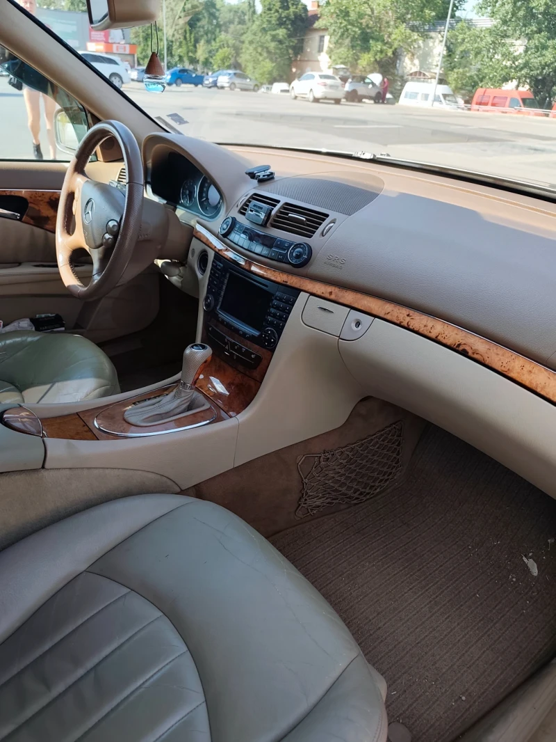 Mercedes-Benz E 280, снимка 12 - Автомобили и джипове - 52578757