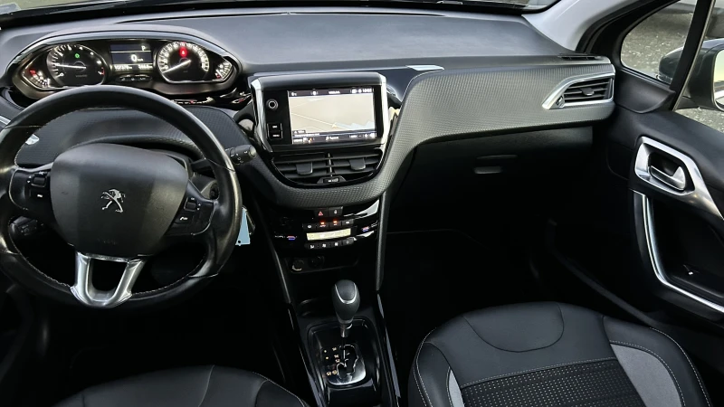Peugeot 2008 1.2* Allure* Автомат* Camera* NAVI* Кожа* EURO6* F, снимка 14 - Автомобили и джипове - 52740880