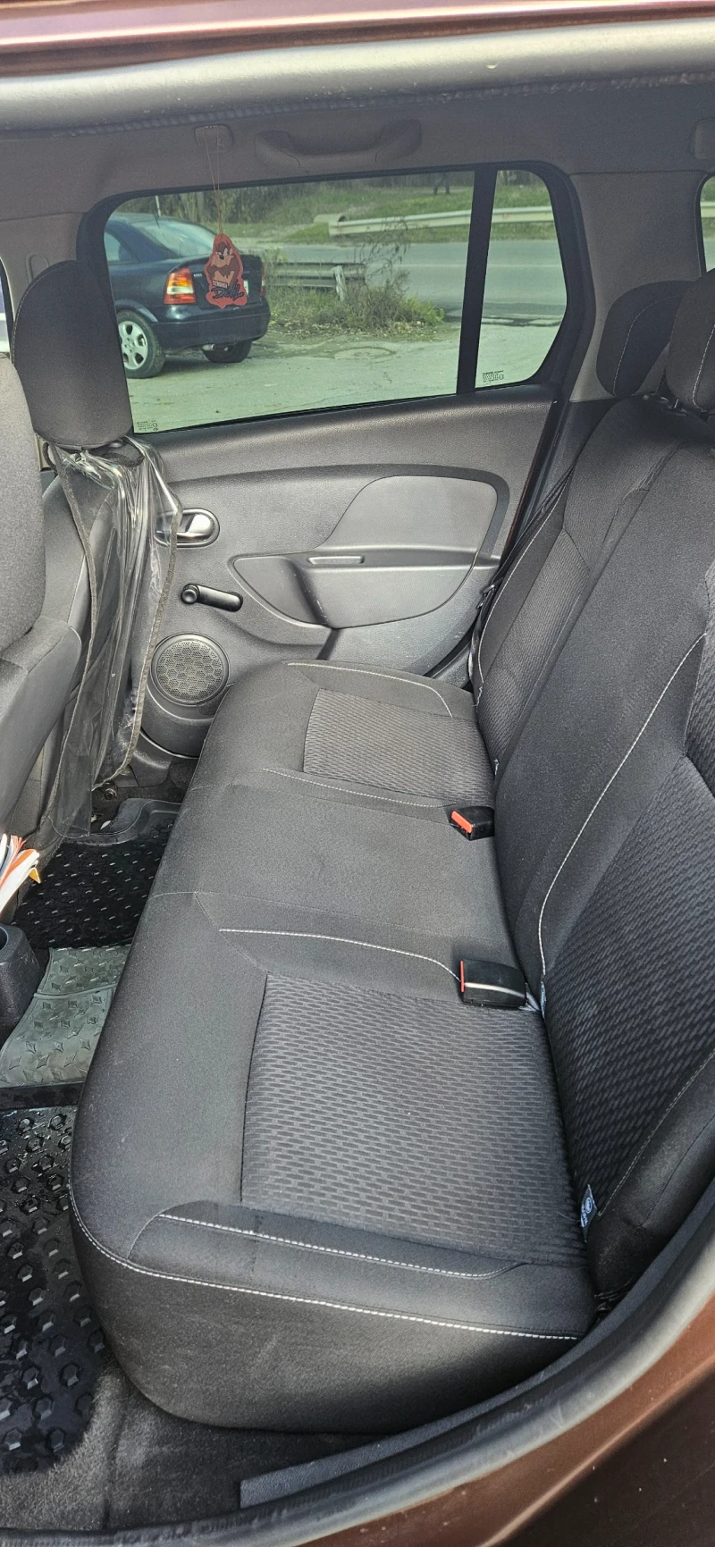 Dacia Logan 1.5 DCI, снимка 4 - Автомобили и джипове - 52807177