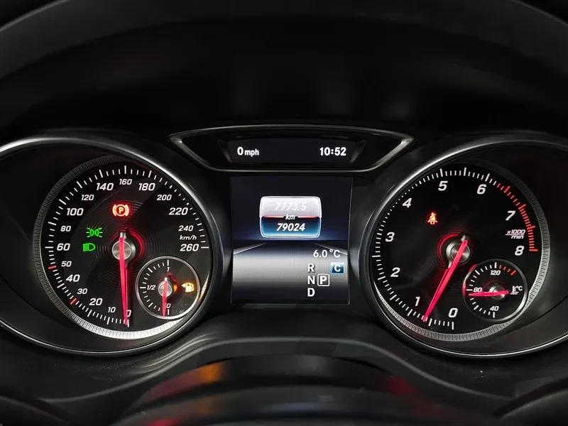 Mercedes-Benz CLA 2.5, снимка 8 - Автомобили и джипове - 54287760