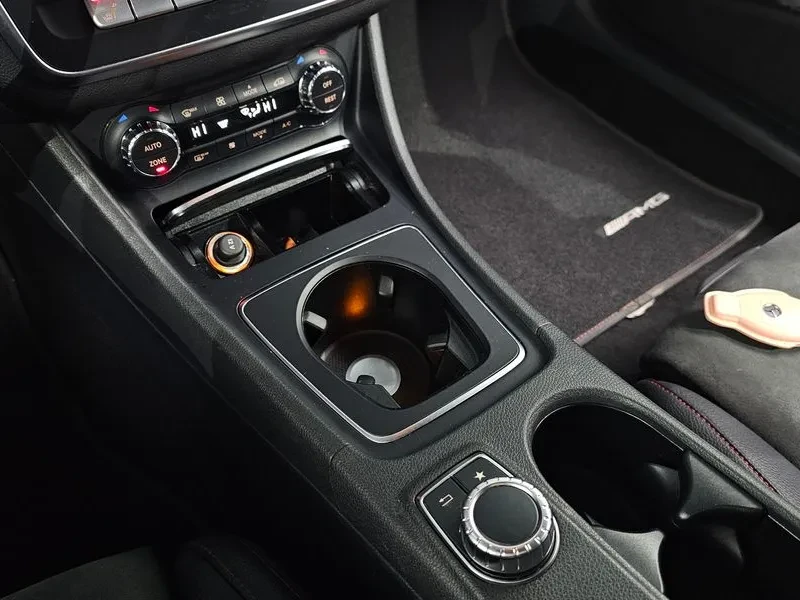 Mercedes-Benz CLA 2.5, снимка 16 - Автомобили и джипове - 54287760