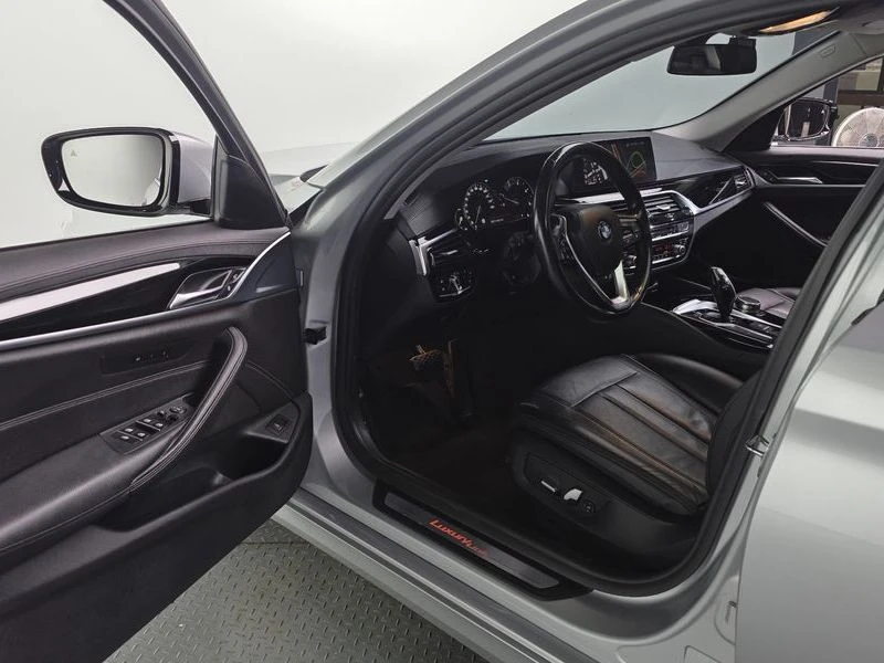 BMW 520 520d Luxury Special Edition| 190к.с.| ВКЛ.ТЕХНОТЕС, снимка 10 - Автомобили и джипове - 55221477