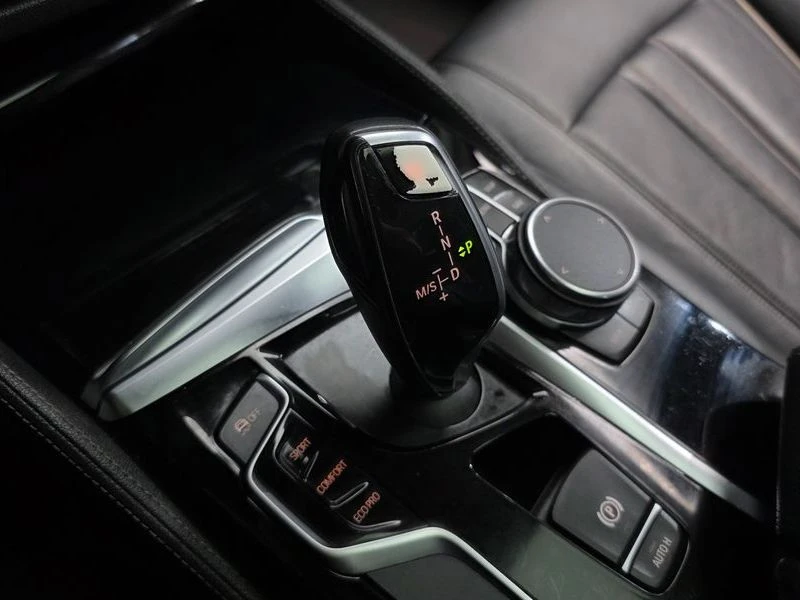 BMW 520 520d Luxury Special Edition| 190к.с.| ВКЛ.ТЕХНОТЕС, снимка 9 - Автомобили и джипове - 55221477