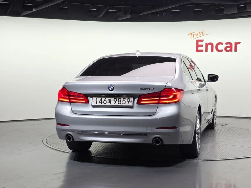 BMW 520 520d Luxury Special Edition| 190к.с.| ВКЛ.ТЕХНОТЕС, снимка 4 - Автомобили и джипове - 55221477