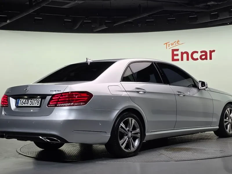Mercedes-Benz E 220 BlueTEC - САМО 30% АВАНС, снимка 2 - Автомобили и джипове - 55800259