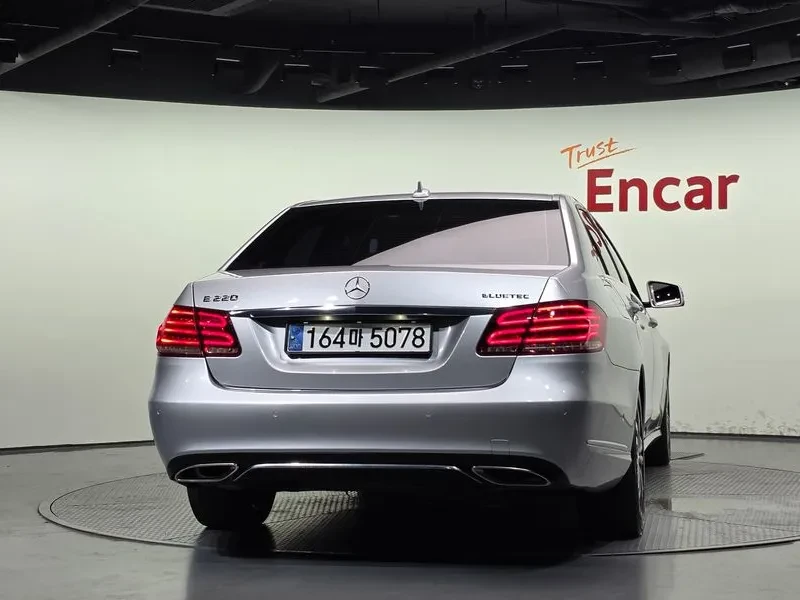Mercedes-Benz E 220 BlueTEC - САМО 30% АВАНС, снимка 4 - Автомобили и джипове - 55800259