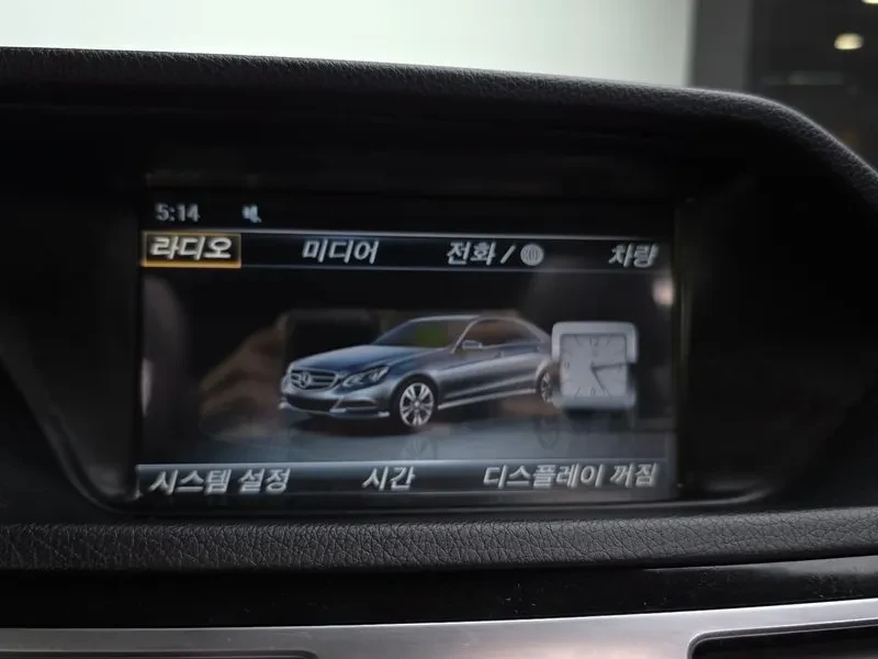 Mercedes-Benz E 220 BlueTEC - САМО 30% АВАНС, снимка 14 - Автомобили и джипове - 55800259