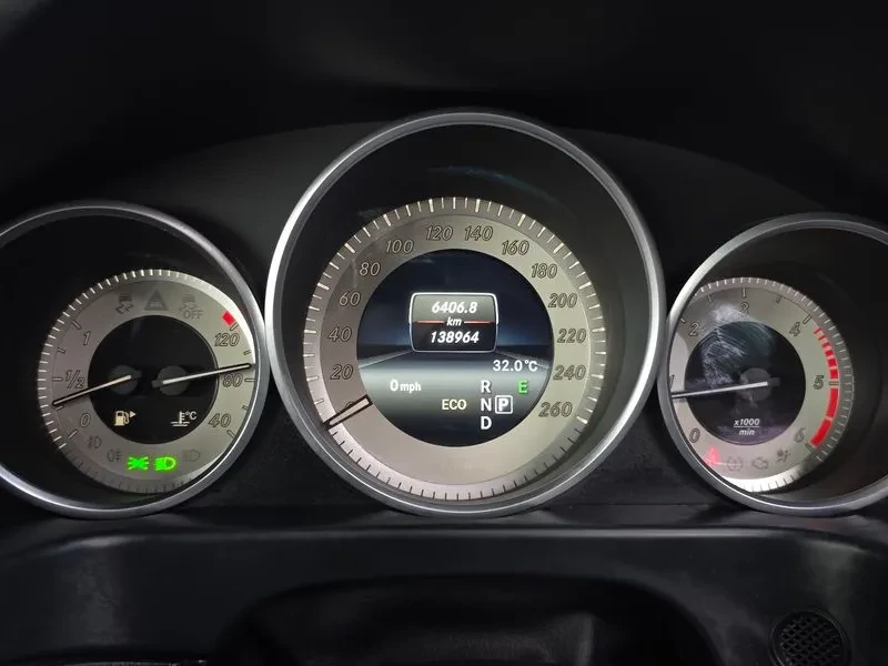 Mercedes-Benz E 220 BlueTEC - САМО 30% АВАНС, снимка 8 - Автомобили и джипове - 55800259