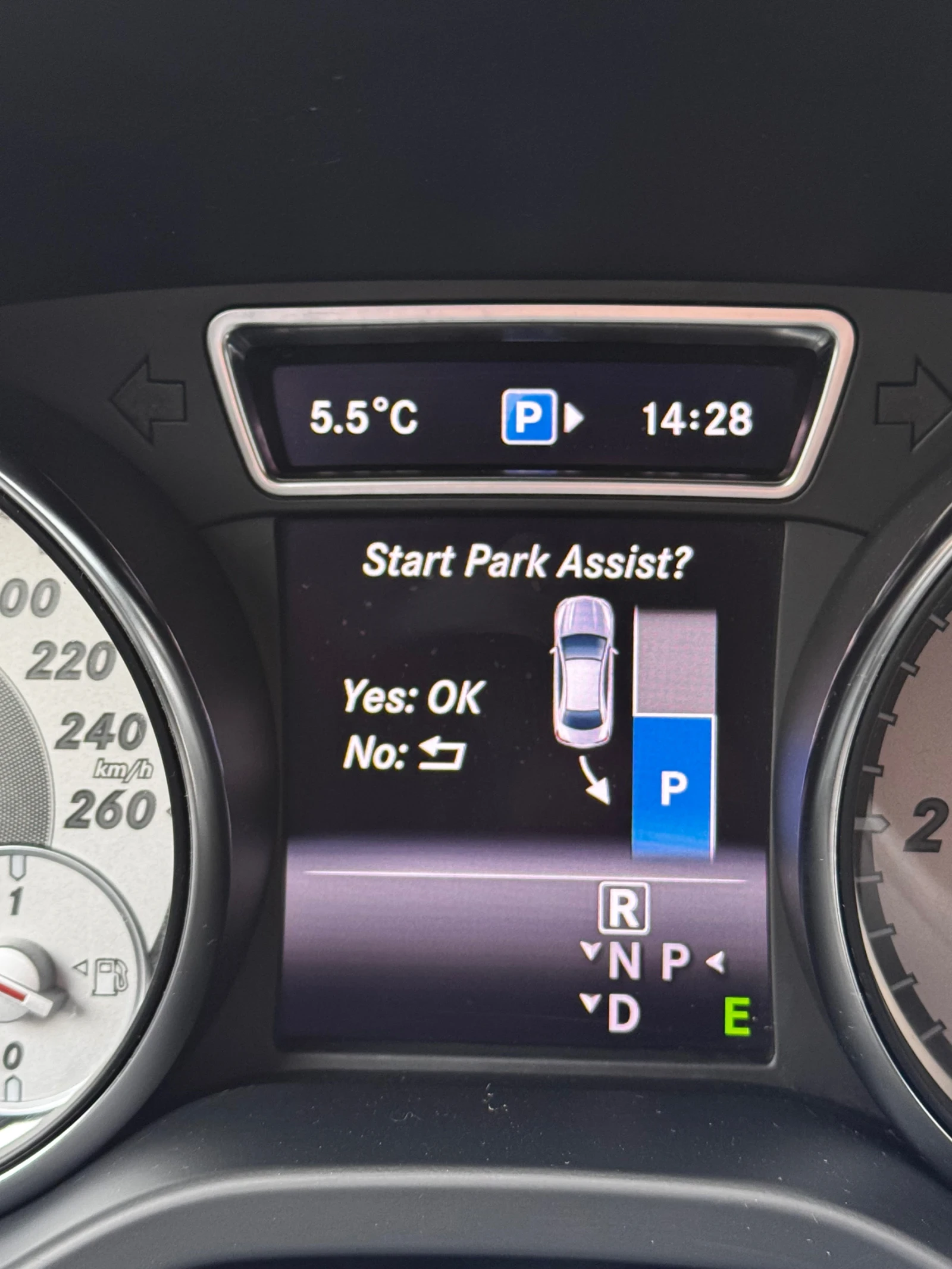 Mercedes-Benz CLA 220 AMG / DISTRONIC / 4-MATIC  - изображение 10